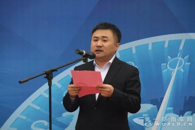 福田欧辉绿色品质客车交付上海惠友公司！1.jpg