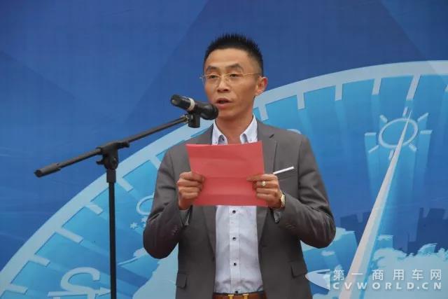 福田欧辉绿色品质客车交付上海惠友公司！2.jpg