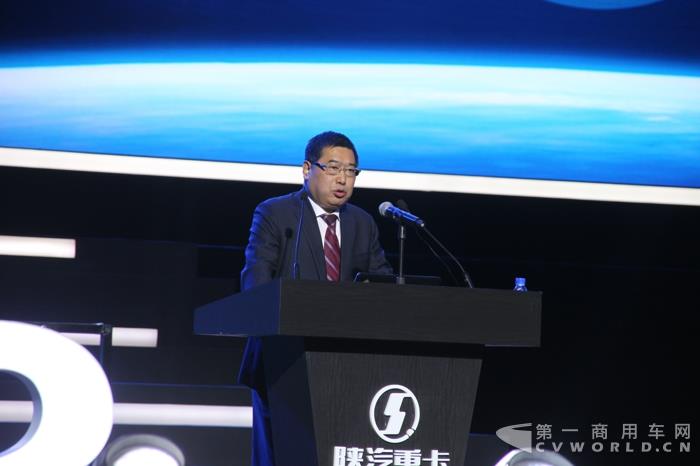 陕汽控股集团董事长、陕西重型汽车有限公司总经理袁宏明.jpg