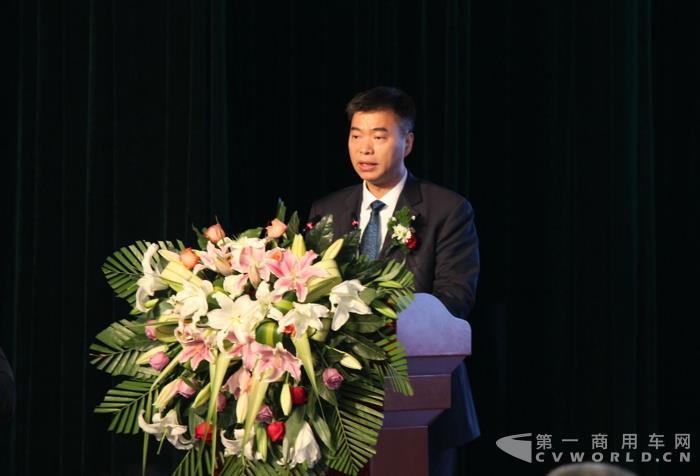 中国重汽集团配件销售部总经理丁桂春做工作报告.jpg