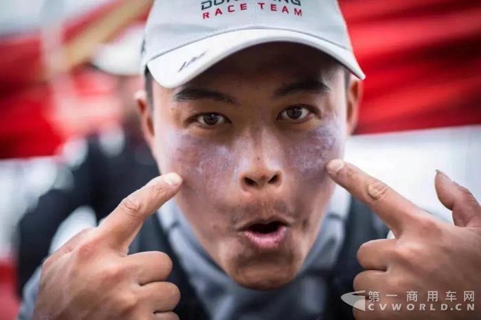 2017-18赛季沃尔沃环球帆船赛第三赛段东风队获亚军！5.jpg
