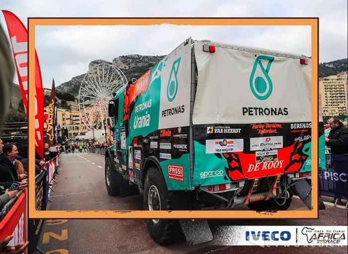 2018非洲拉力赛新征程，PETRONAS De Rooy依维柯车队顺利开局！1.jpg