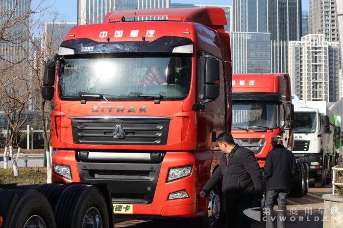 重汽汕德卡C7H 6×4干线运输牵引车.jpg