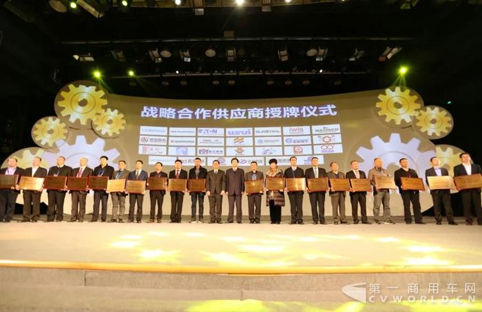 玉柴率先发布国六发动机 跻身国际内燃机行业第一梯队3.jpg