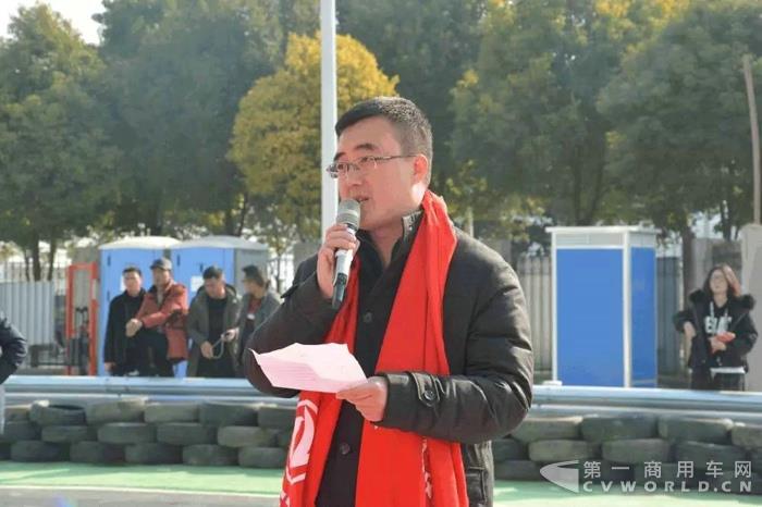 东风轻型商用车营销有限公司副总经理杨涛首先致欢迎辞。.jpg