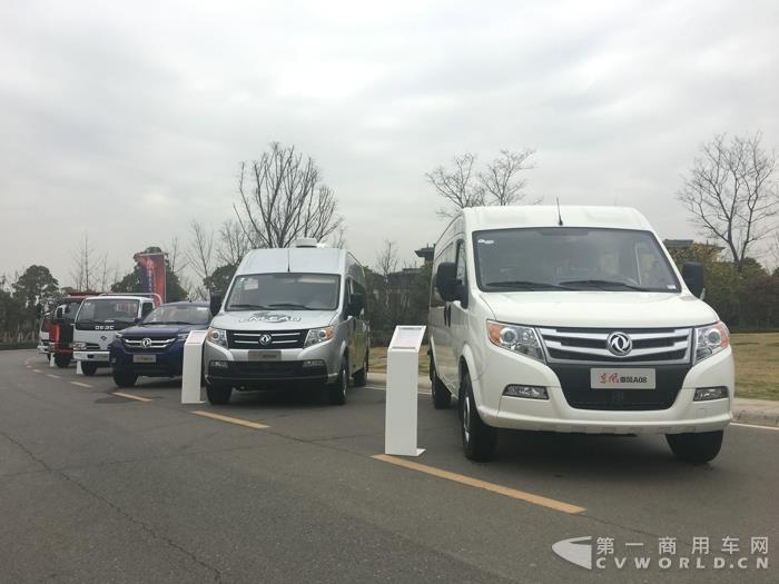 东风股份年会展车.jpg1.jpg