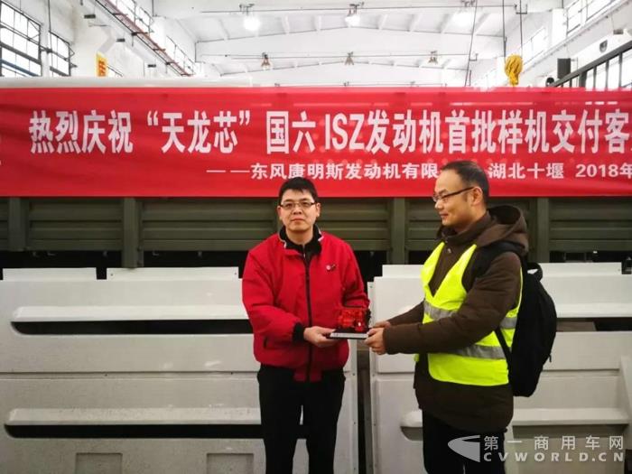 完成新年第一个小目标，国六“天龙芯”首批样机交付东风商用车！2.jpg