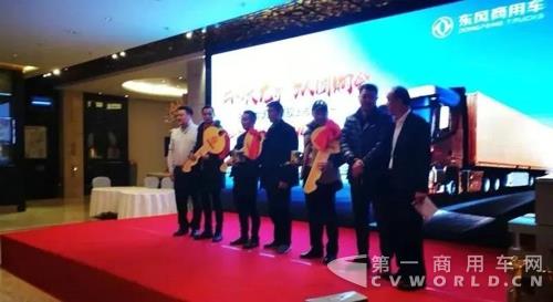 万人团购开门红！2018款东风天龙旗舰上市一个月风靡全国10.jpg