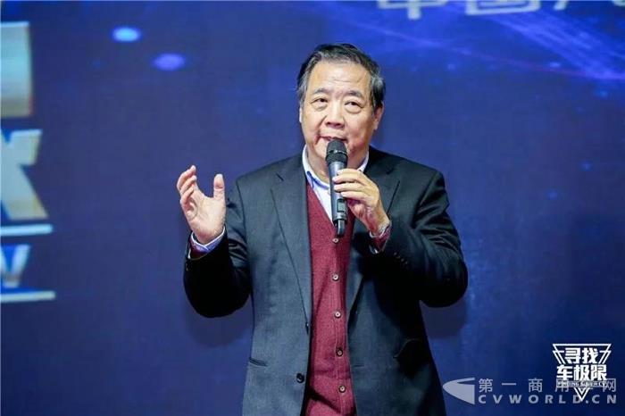 中国汽车工程学会名誉理事长、中国汽车人才研究会理事长付于武.jpg