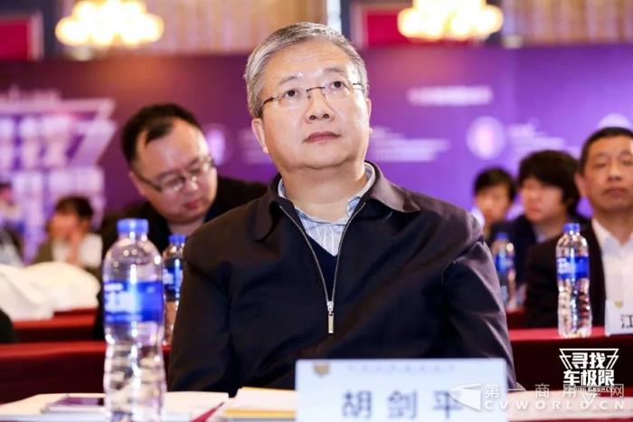中国道路运输协会城市客运分会常务副理事长；海梁科技创始人、董事长；原深圳巴士集团董事长 胡剑平.jpg