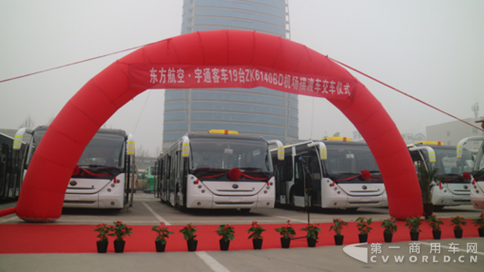 宇通再向东航交付 19辆机场摆渡车，强强合作又进一步！(最终版）161.png