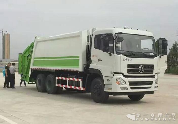 东风天龙塑料瓶压缩车全新涂装上市.jpg