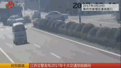 宁让三分 不抢一秒！2017年十大交通意外危险瞬间发布！血的教训啊~3.gif