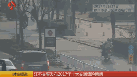 宁让三分 不抢一秒！2017年十大交通意外危险瞬间发布！血的教训啊~6.gif