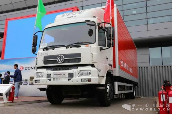 沃尔沃帆船赛香港站港内赛东风队夺冠7.jpg