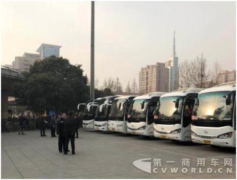 海格客车连续三年服务河南省政协会议 (3).jpg