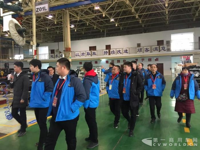 当天订车360台！河南办事处来厂参观1.jpg