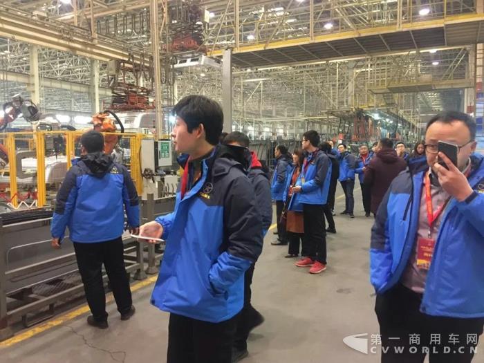 当天订车360台！河南办事处来厂参观2.jpg