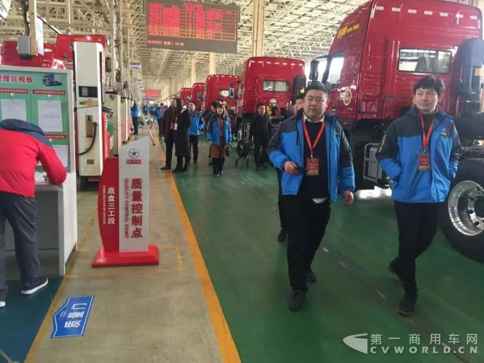 当天订车360台！河南办事处来厂参观3.jpg