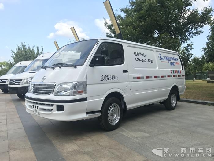 南京金龙纯电动物流车.jpg