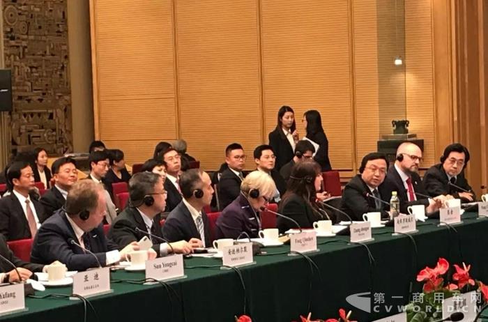 英首相访华，“炸出”这家中国企业，原来已占英电动大巴50%市场份额！.jpg