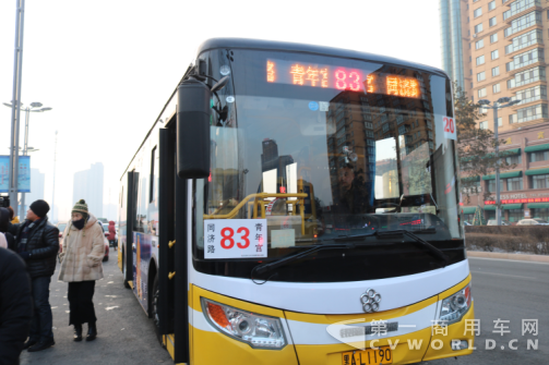 钛酸锂不怕冷 电动公交穿行哈尔滨 1257.png