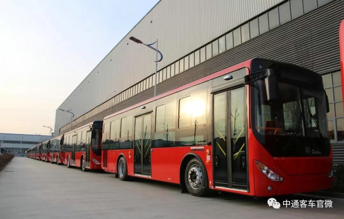 新年迎来“中国红”，俄罗斯喜迎中通公交车.jpg