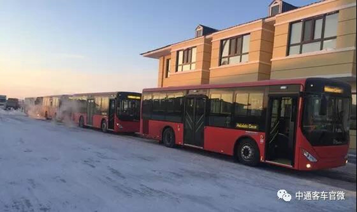 新年迎来“中国红”，俄罗斯喜迎中通公交车1.jpg