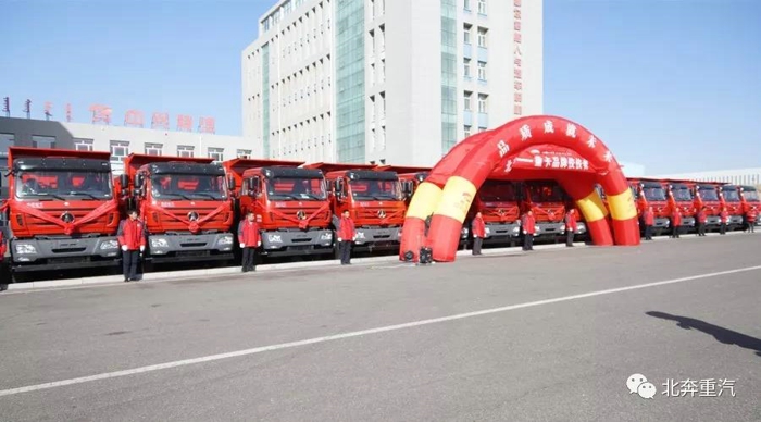 北奔重汽8X4后翻自卸车成功交付大客户神东天隆集团！1.jpg