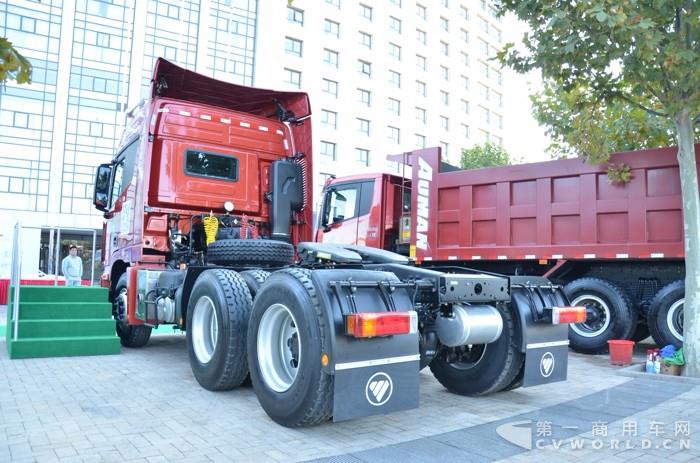 搭载康明斯ISG京五动力的欧曼GTL标准型6系6×4牵引车 (10).jpg