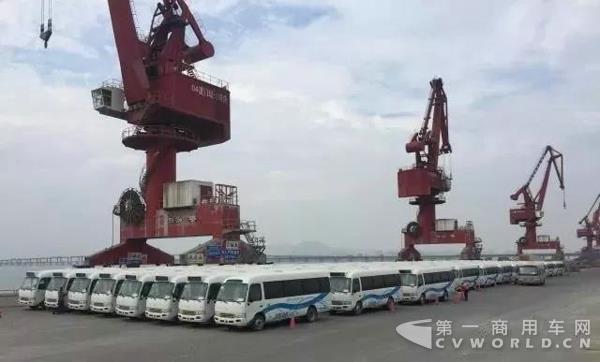 加蓬首次进口中国客车，动力毫无意外是TA2.jpg