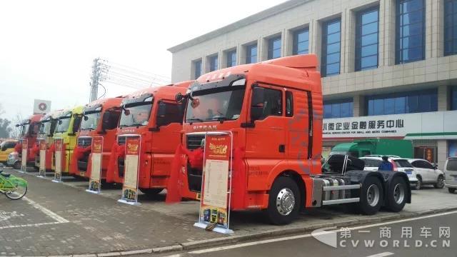 中国重汽汕德卡1.jpg