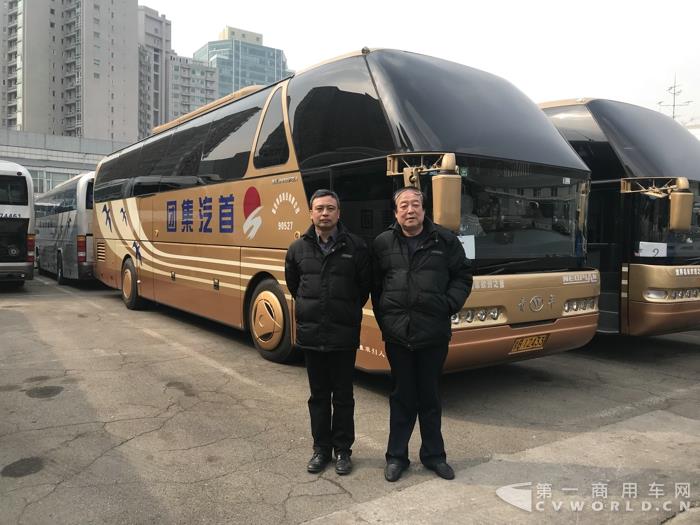 首汽集团腾宇客车修理厂厂长杨静（右），副厂长张斌.jpg