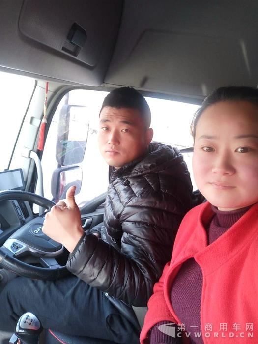 巾帼不让须眉，公路货运上的女汉子3.jpg