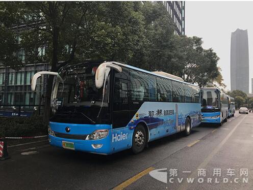 海尔“吞光”空调装进巴士 AWE增设无霾巴士专线2.jpg
