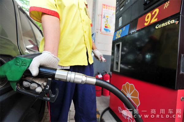 不用着急加油了 发改委宣布本轮成品油价格不做调整.jpg