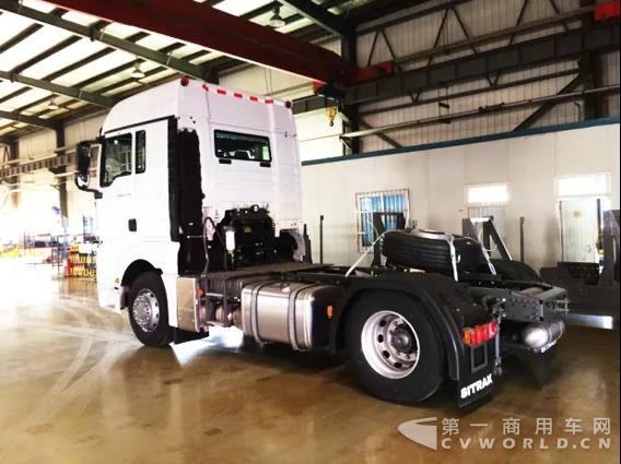 40辆百世快递车——汕德卡 C7H 4X2智能卡车下线1.jpg