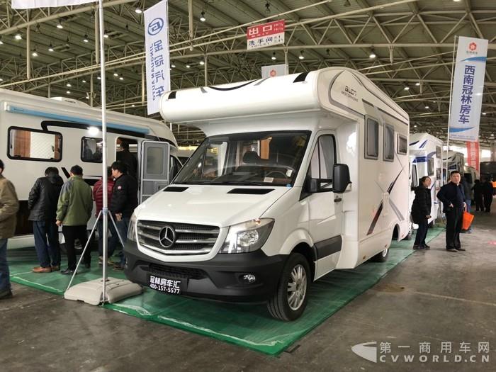 奔驰底盘房车.jpg