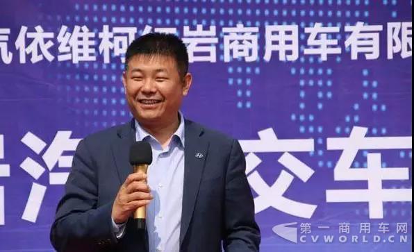 上汽红岩批量交付用户，杰狮C500自卸车泉城露峥嵘2.jpg