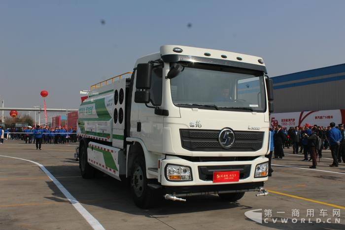 陕汽展示L3000燃料电池车 (2).jpg