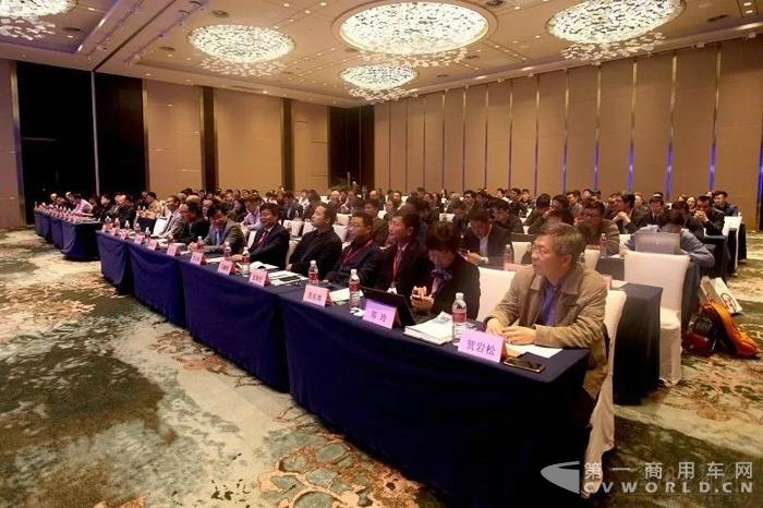 昨天，上汽红岩围绕“新四化”搞了一个生态圈2.jpg