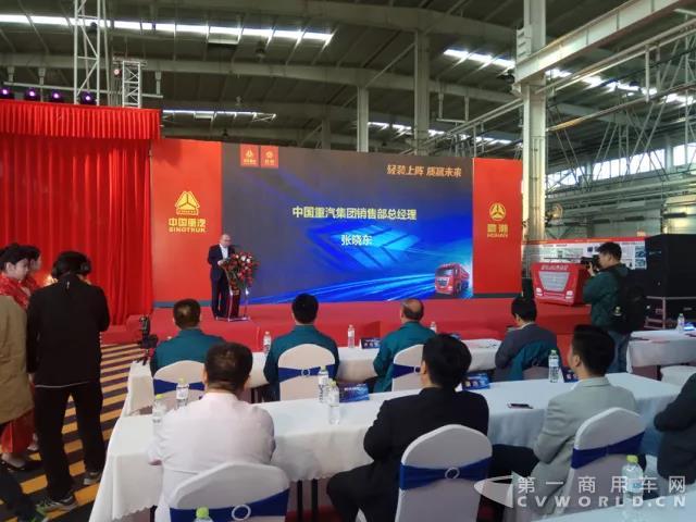 携众望而来，中国重汽“豪翰J6G·质轻版 8X4载货车”济宁震撼上市2.jpg