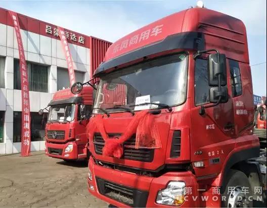 吕梁煤运牵引车市场复苏，TF37车型备受青睐现场签单.jpg