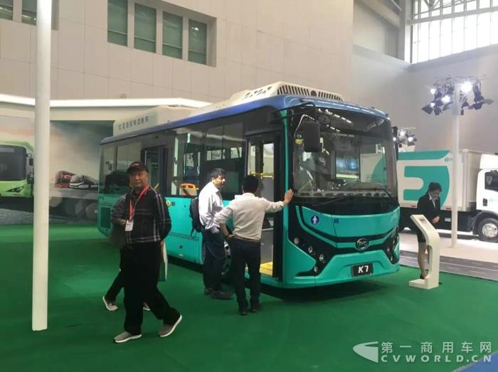 高端科技成就行业标杆 比亚迪商用车亮相天津客车展2.jpg