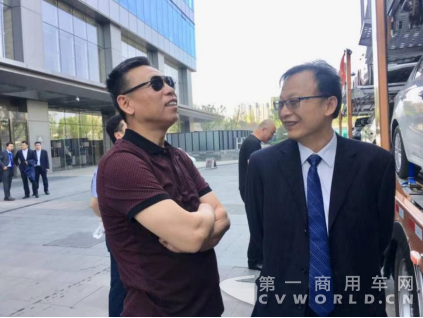 喜报：长久中置轴轿运车牵手重汽，获3000辆大单！(1)536.png