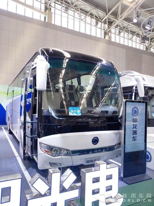 申龙SLK6118豪华旅游客车.jpg