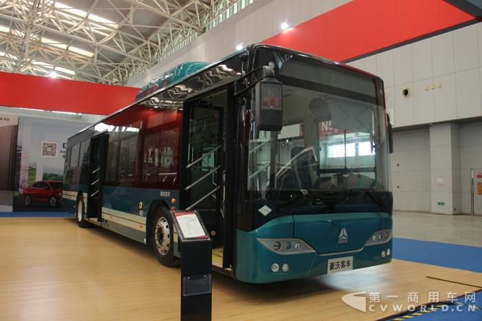 中国重汽JK6126GPHEVN5Q2插电式混合动力城市客车 (2).jpg