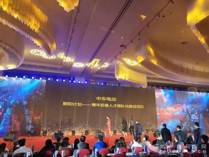 又双叒叕拿奖啦！不过这次是“人才菁英奖”1.jpg