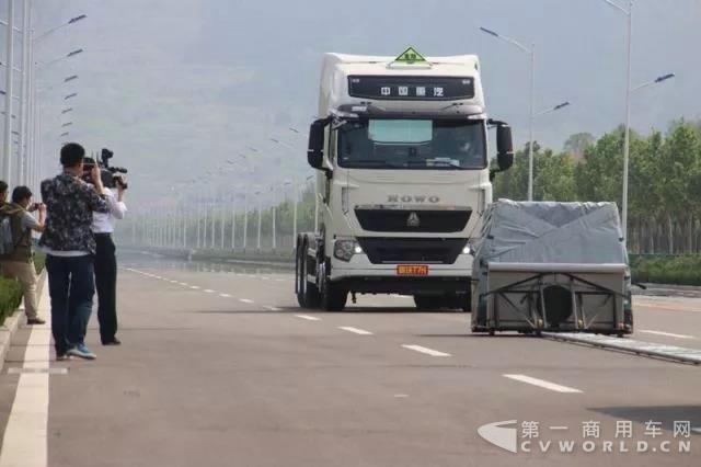智能创造价值 中国重汽豪沃I代智能卡车豪沃T7H引领新时代5.jpg