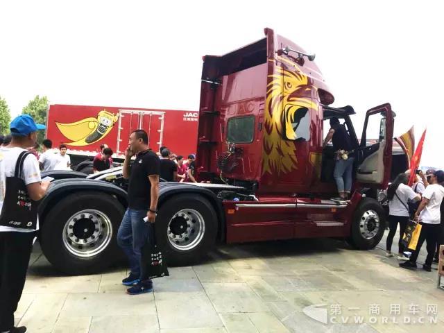 江淮格尔发首款长头重卡威武亮相卡友节，锋芒毕露2.jpg